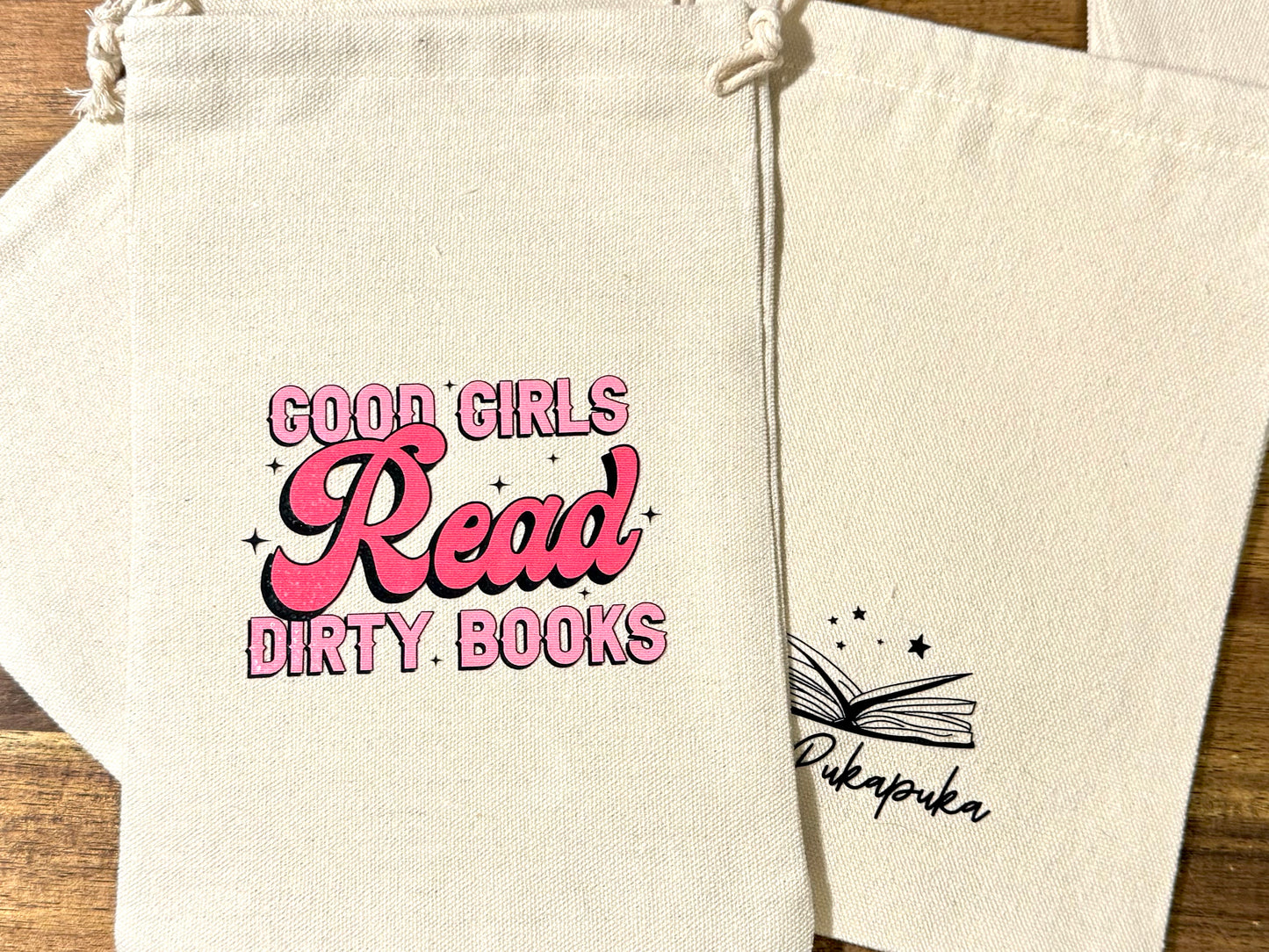 good girls read dirty books - e-reader bag | pae pukapuka