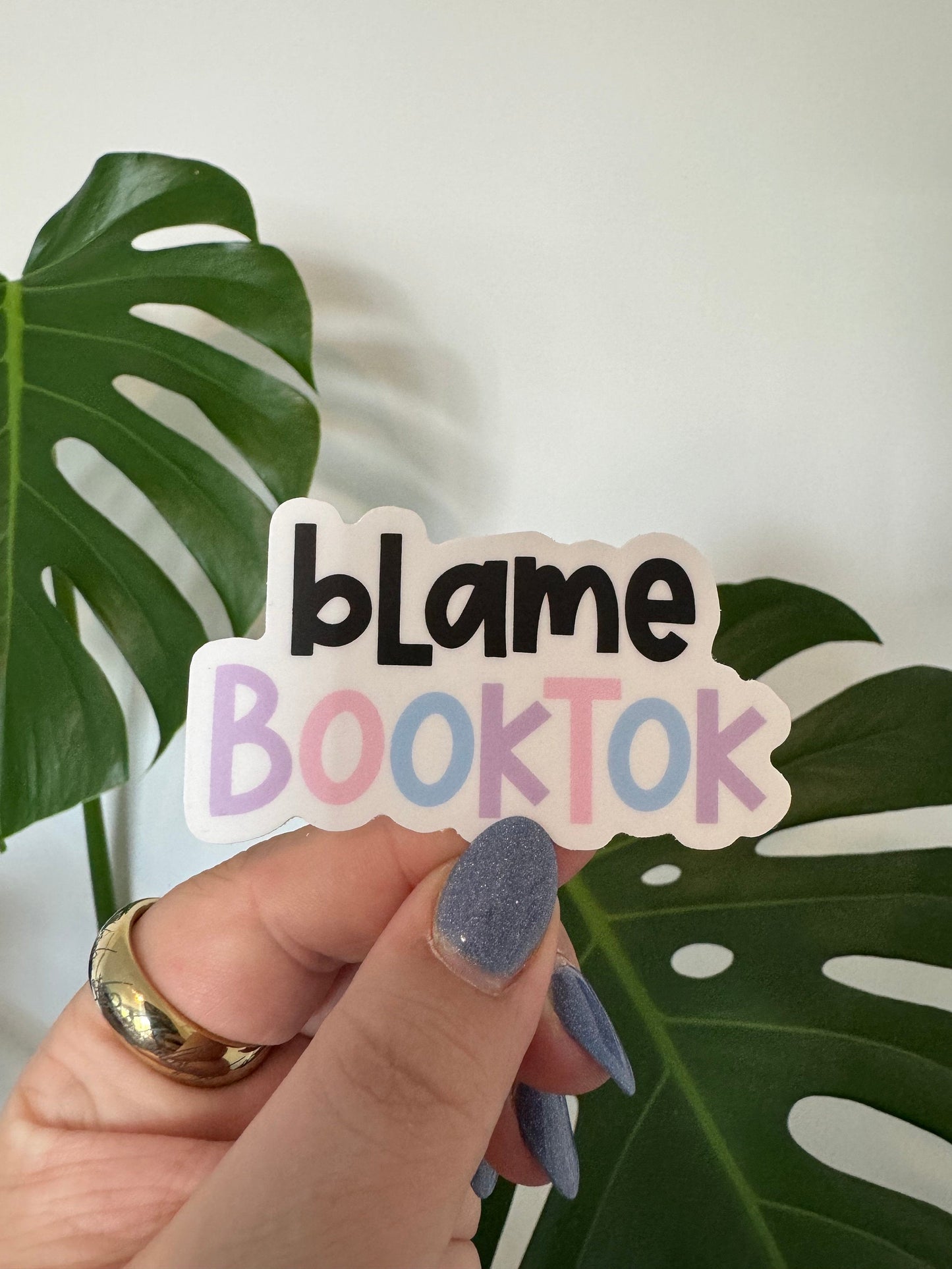 blame booktok ~ vinyl sticker - pae pukapuka