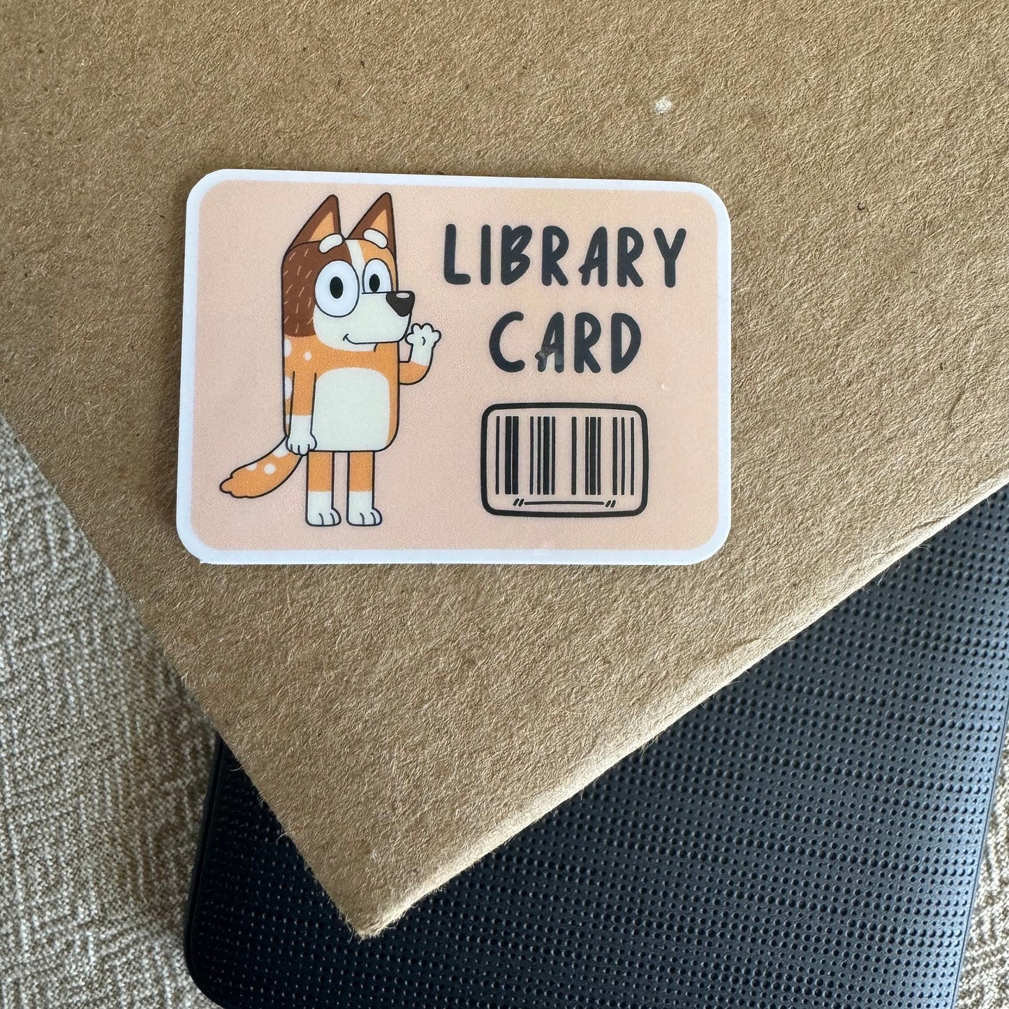 bluey's family library card ~ vinyl sticker - pae pukapuka