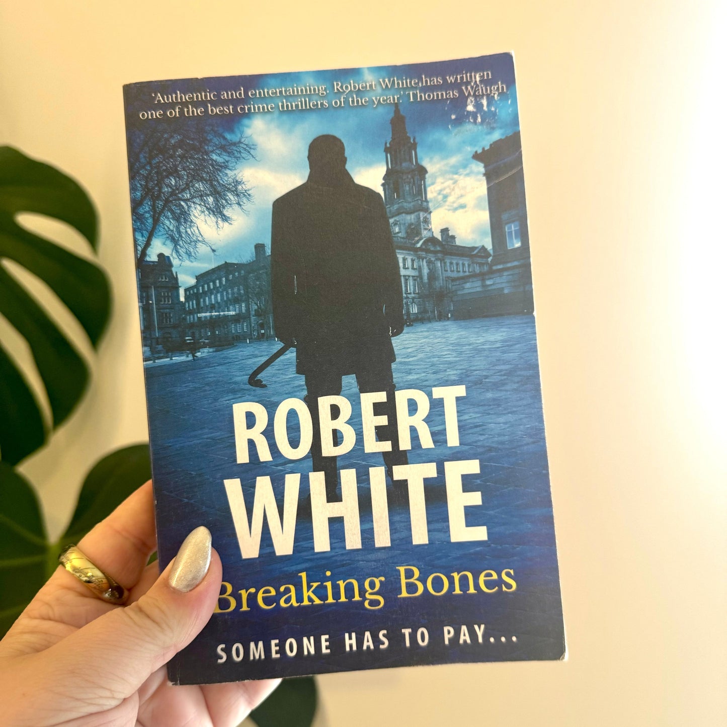 breaking bones - robert white - pae pukapuka