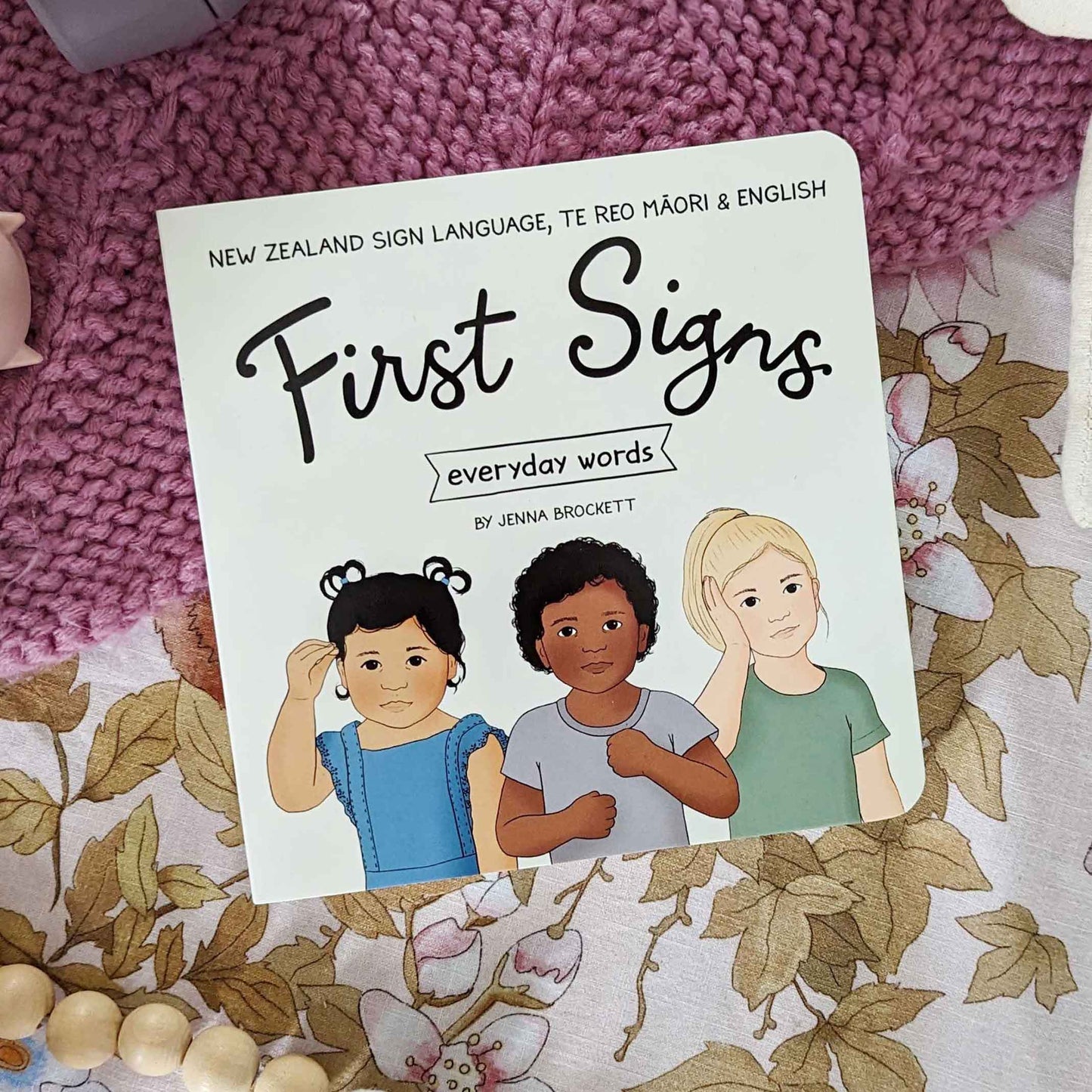 first signs: everyday words - jenna brockett - pae pukapuka