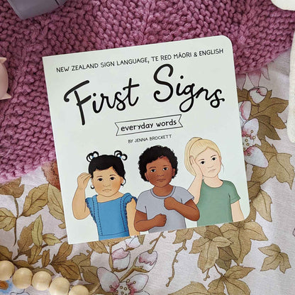 First Signs: Everyday Words - Jenna Brockett - Pae Pukapuka