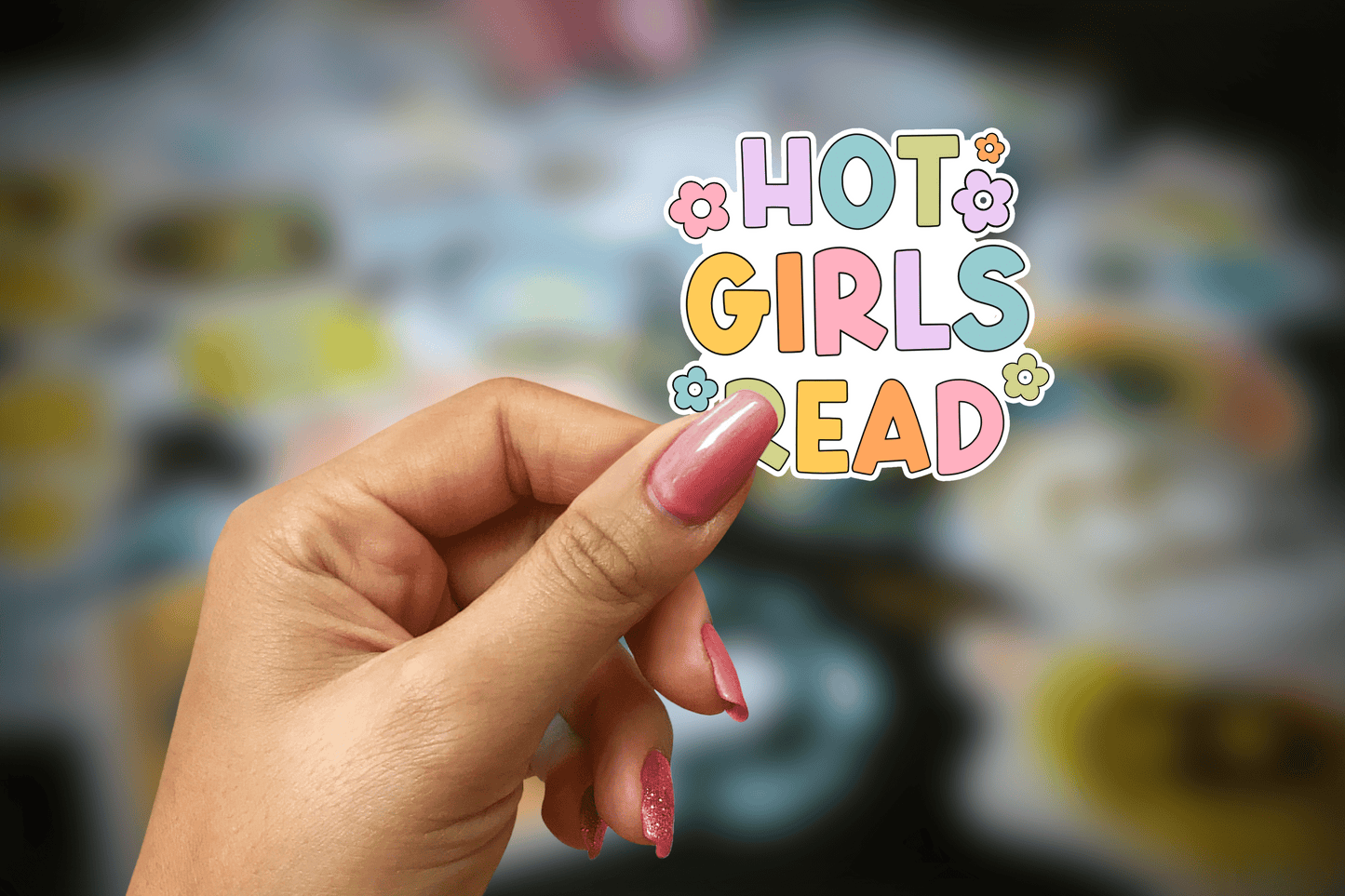 hot girls read ~ vinyl sticker - pae pukapuka