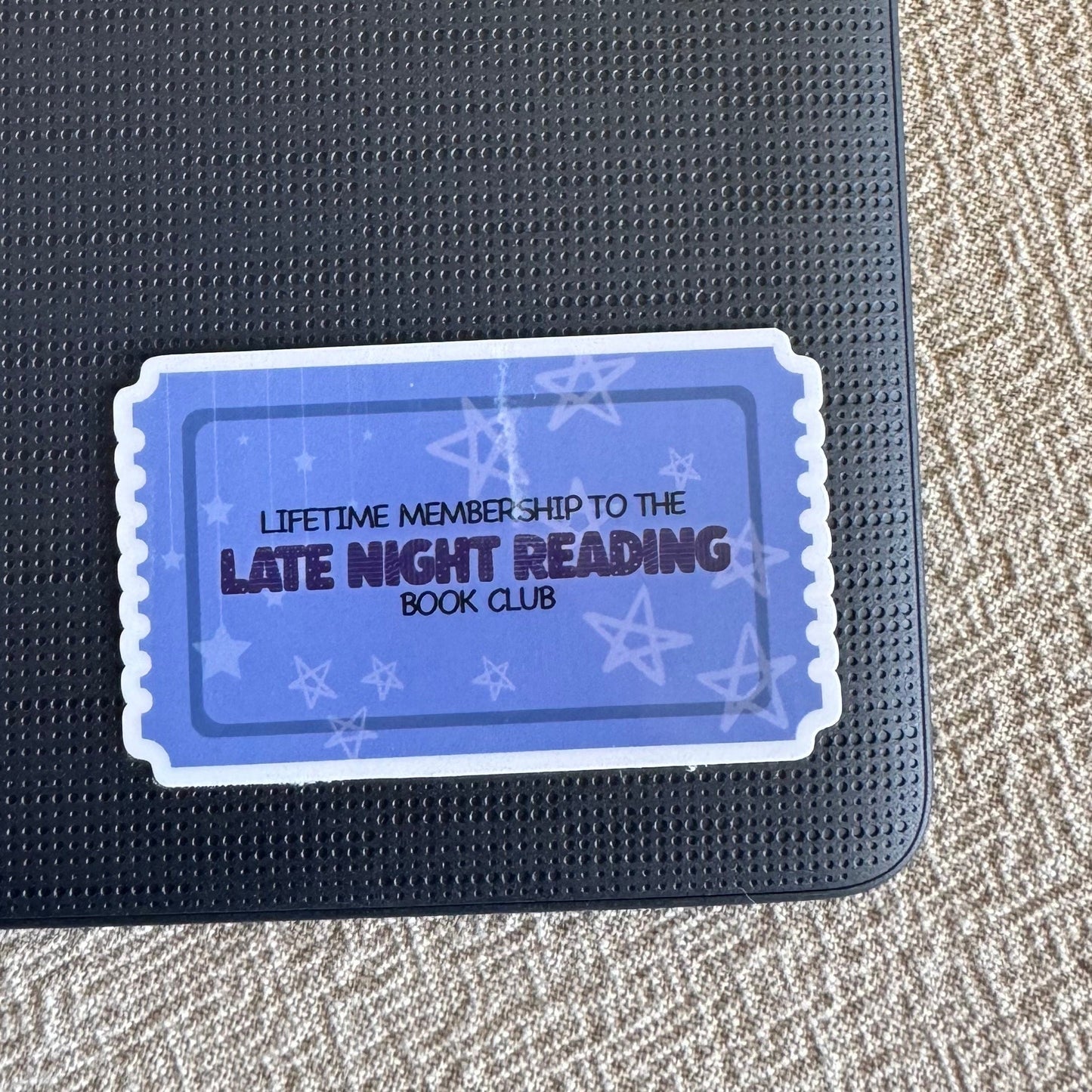 late night reading book club ~ vinyl sticker - pae pukapuka