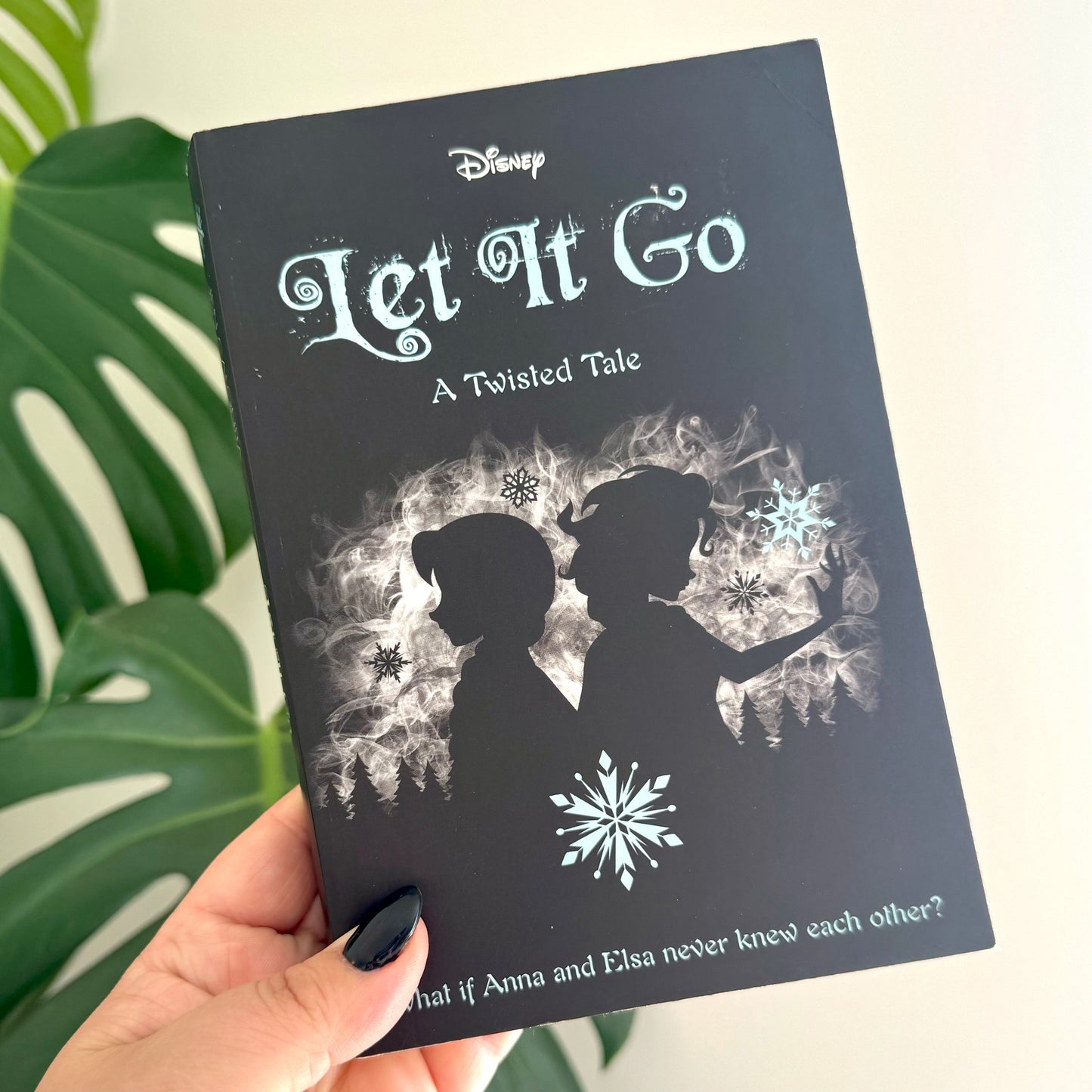 let it go ~ a twisted tale - jen calonita - pae pukapuka