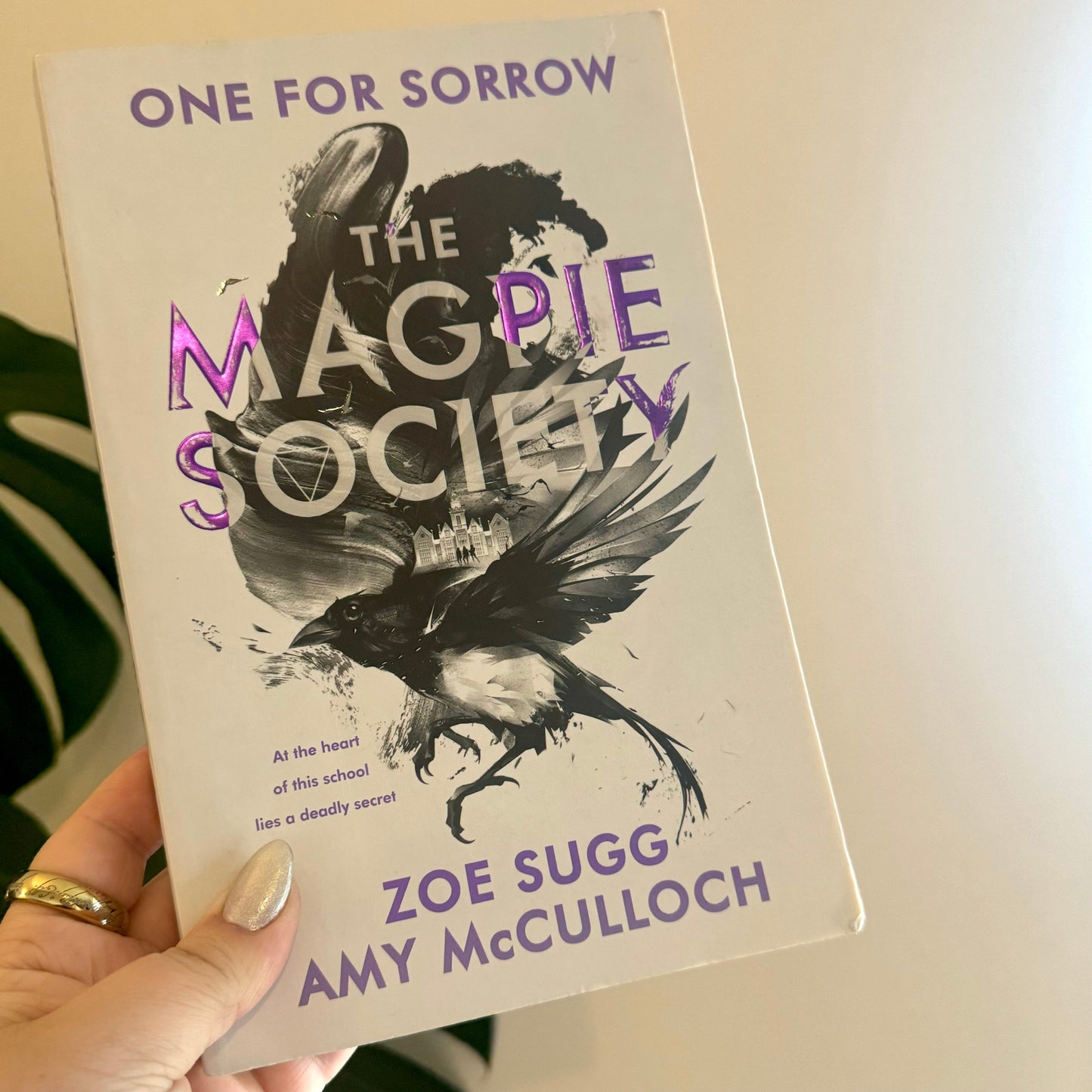 one for sorrow - zoe sugg & amy mcculloch - pae pukapuka