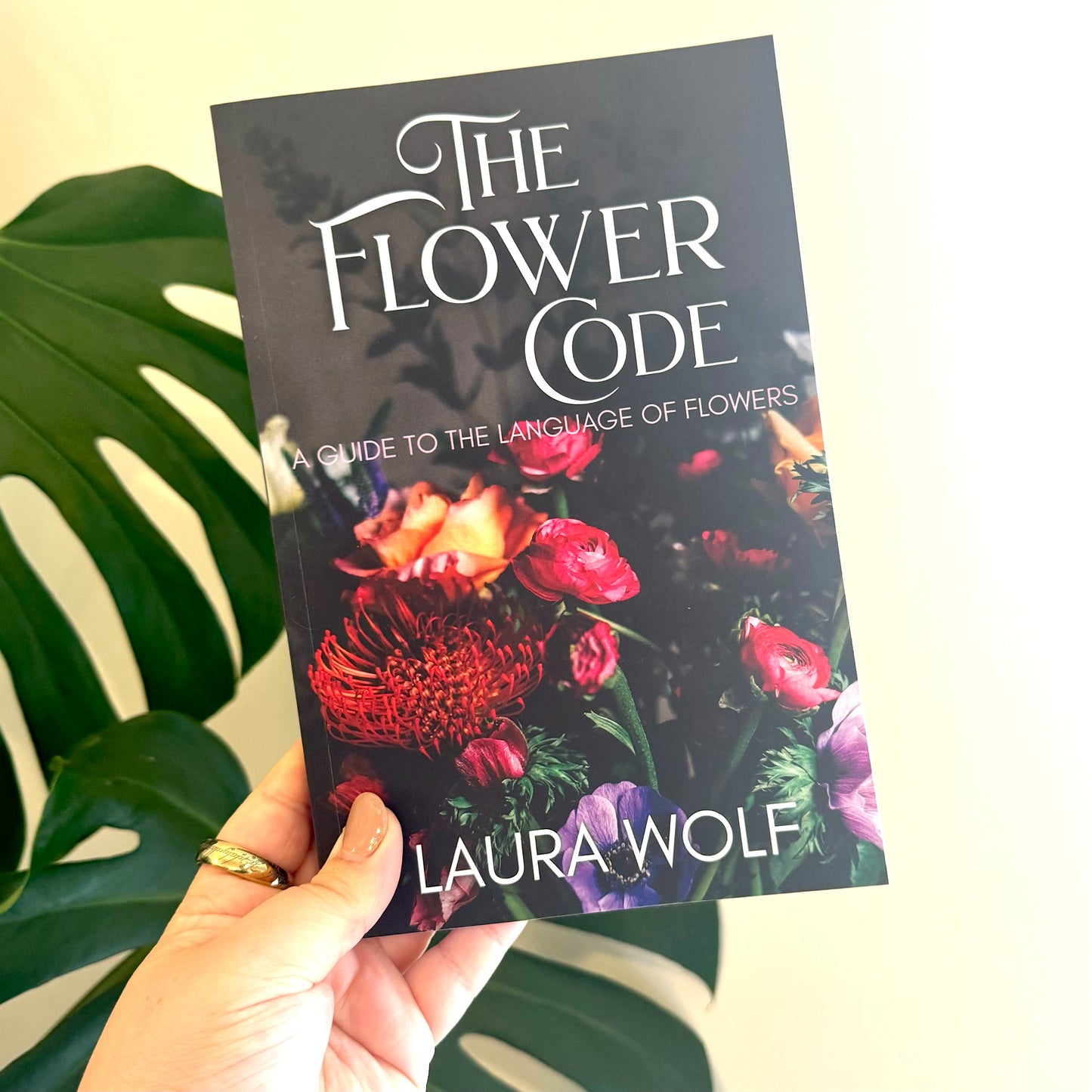 the flower code: a guide to the language of flowers - laura wolf - pae pukapuka