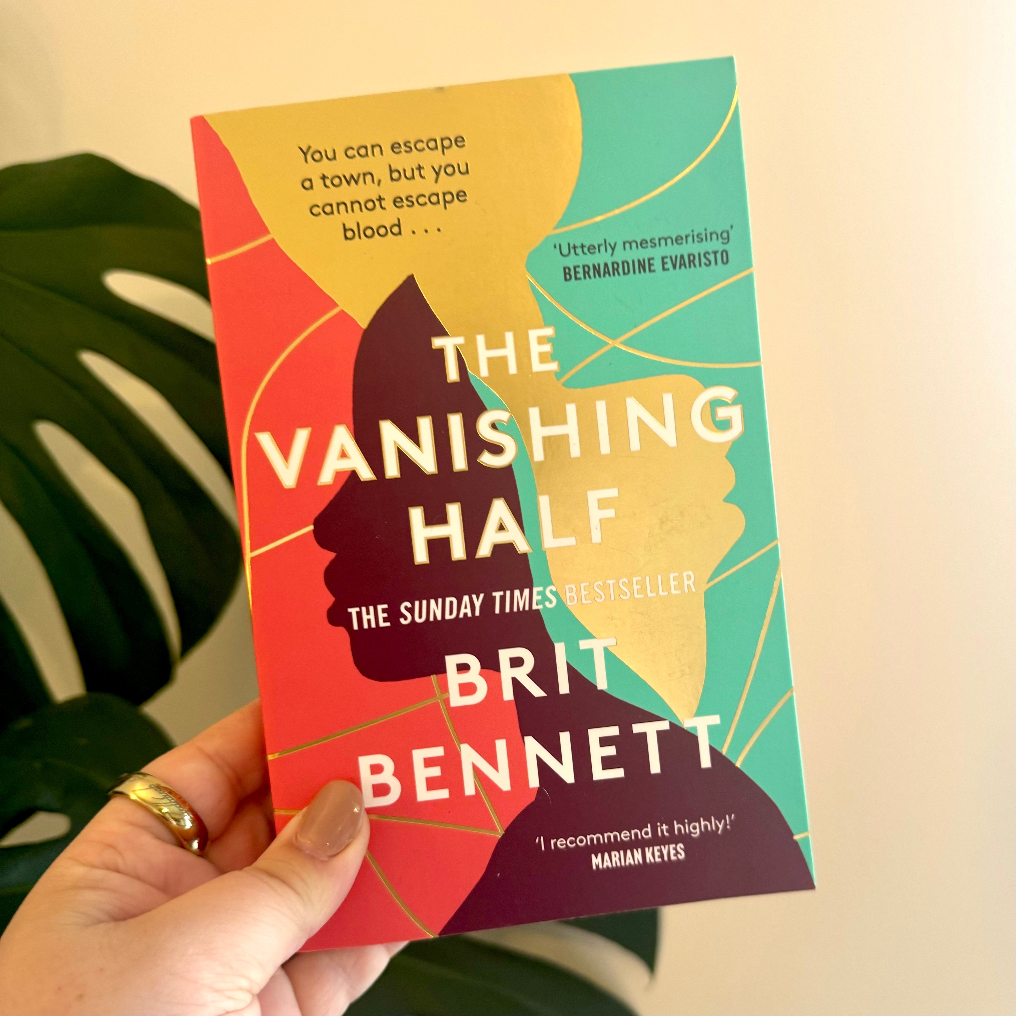 The Vanishing Half -Brit Bennett - Pae Pukapuka